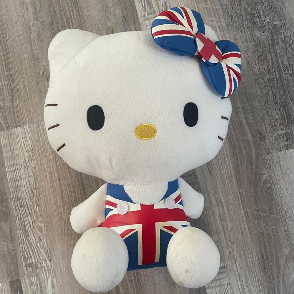 Hello Kitty British England Plushie